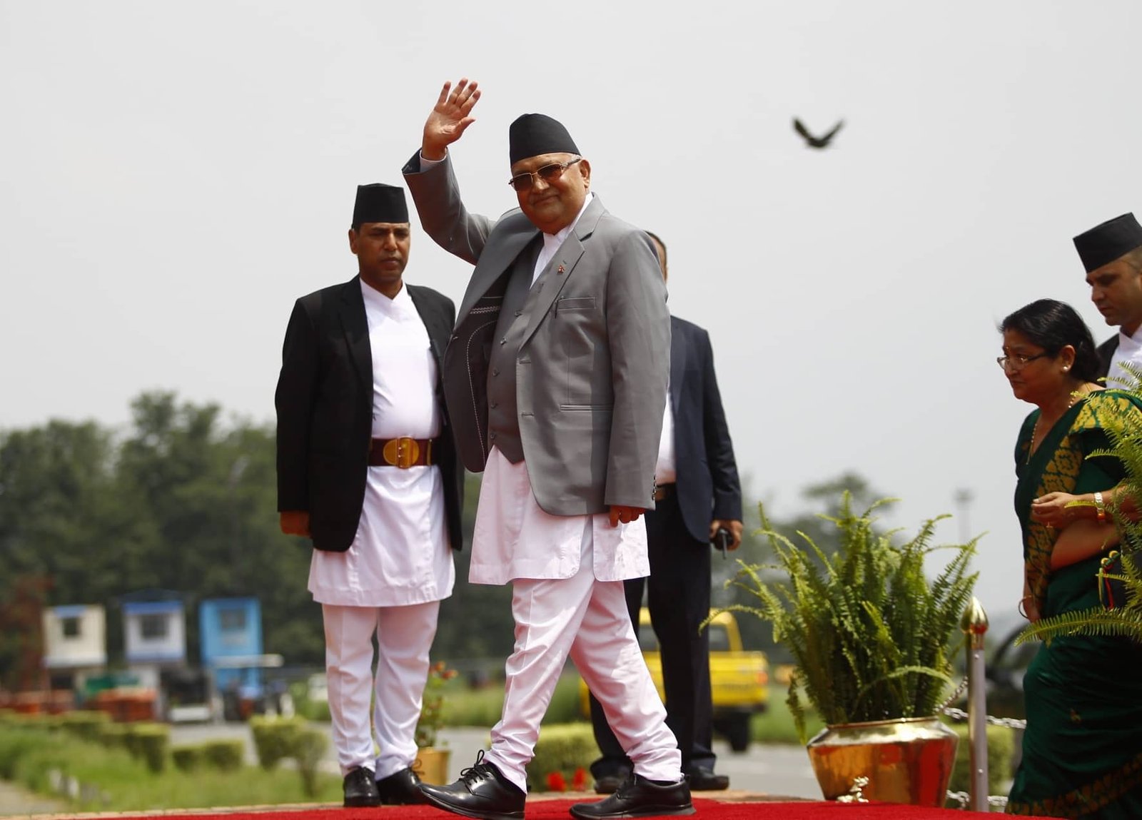 प्रधानमन्त्री ओली स्वदेश फिर्ता